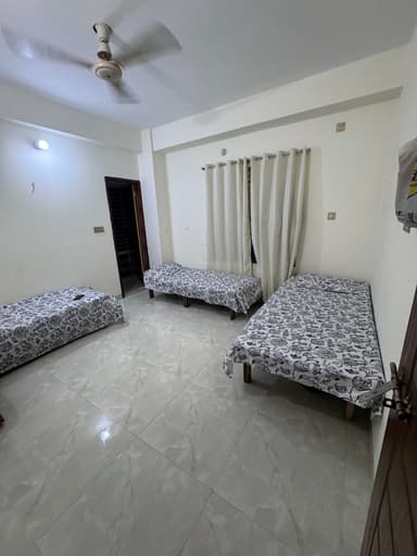 Image of  room number b1 of 'The Crown Boys Hostel'