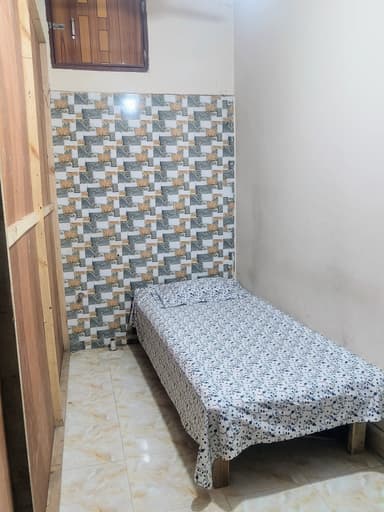 Image of  room number d4 of 'The Crown Boys Hostel'